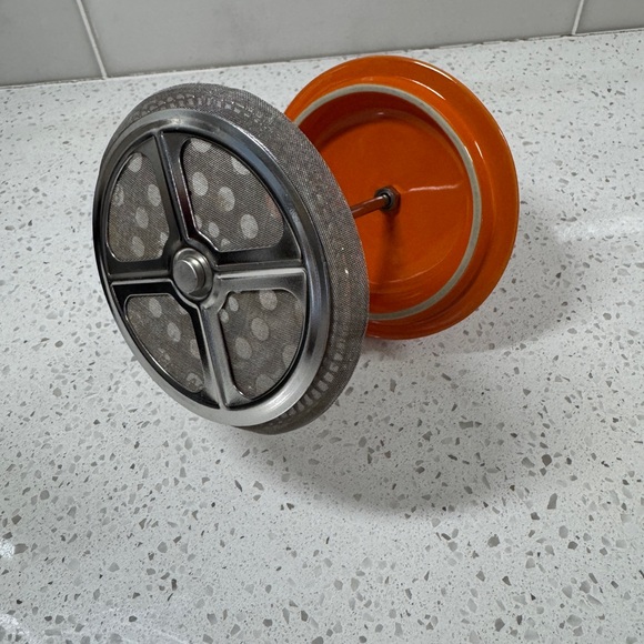 Le Creuset Flame French Press - Picture 4 of 5